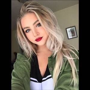 Meet your Posher, Isabella